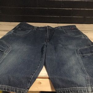 FUBU zip and button front jean cargo shorts with pockets & belt loops size 40